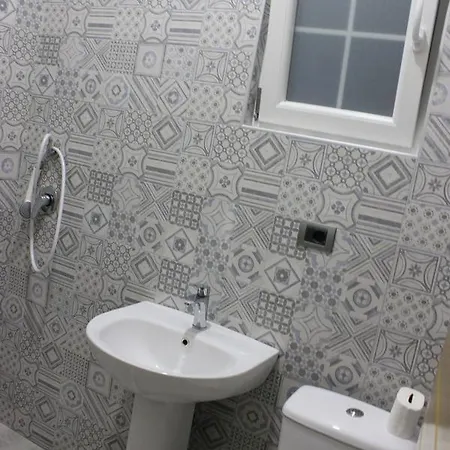 Otel Adriatiku I Vjeter Shëngjin